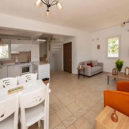 Capacious With Shared Pool Near In Bodrum וילה גונדוגן