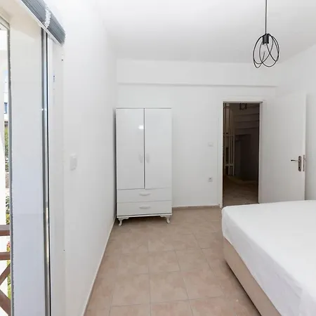 Capacious With Shared Pool Near In Bodrum וילה גונדוגן