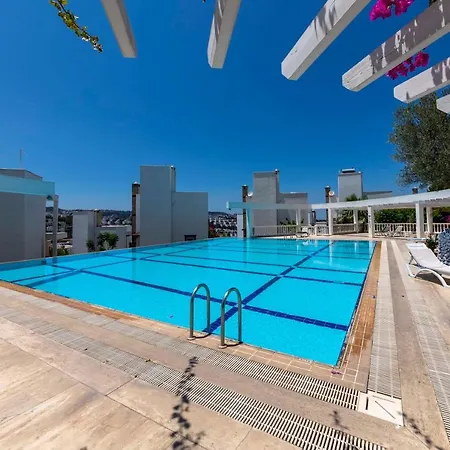 Capacious With Shared Pool Near In Bodrum *