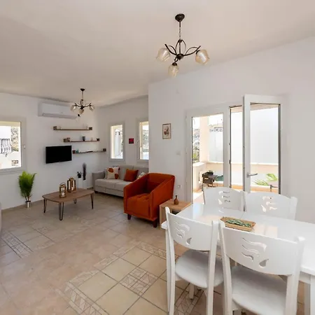 빌라 Capacious With Shared Pool Near In Bodrum *